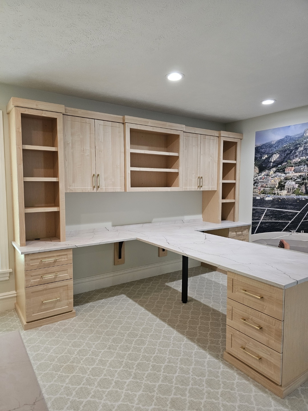 Built in Home Office Furniture: Maximize Space with Style & Function